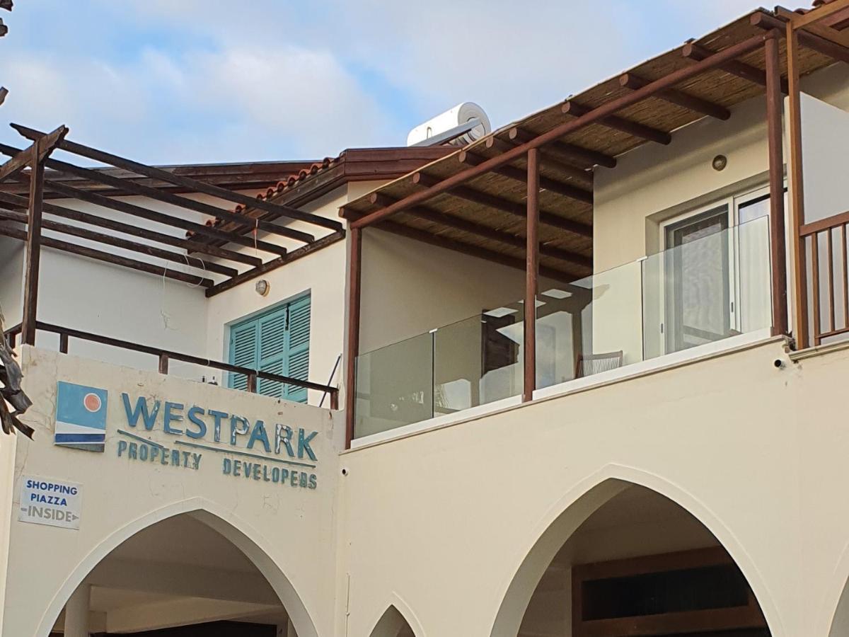 Poseidon'S Limnaria Apartment Paphos Exterior foto